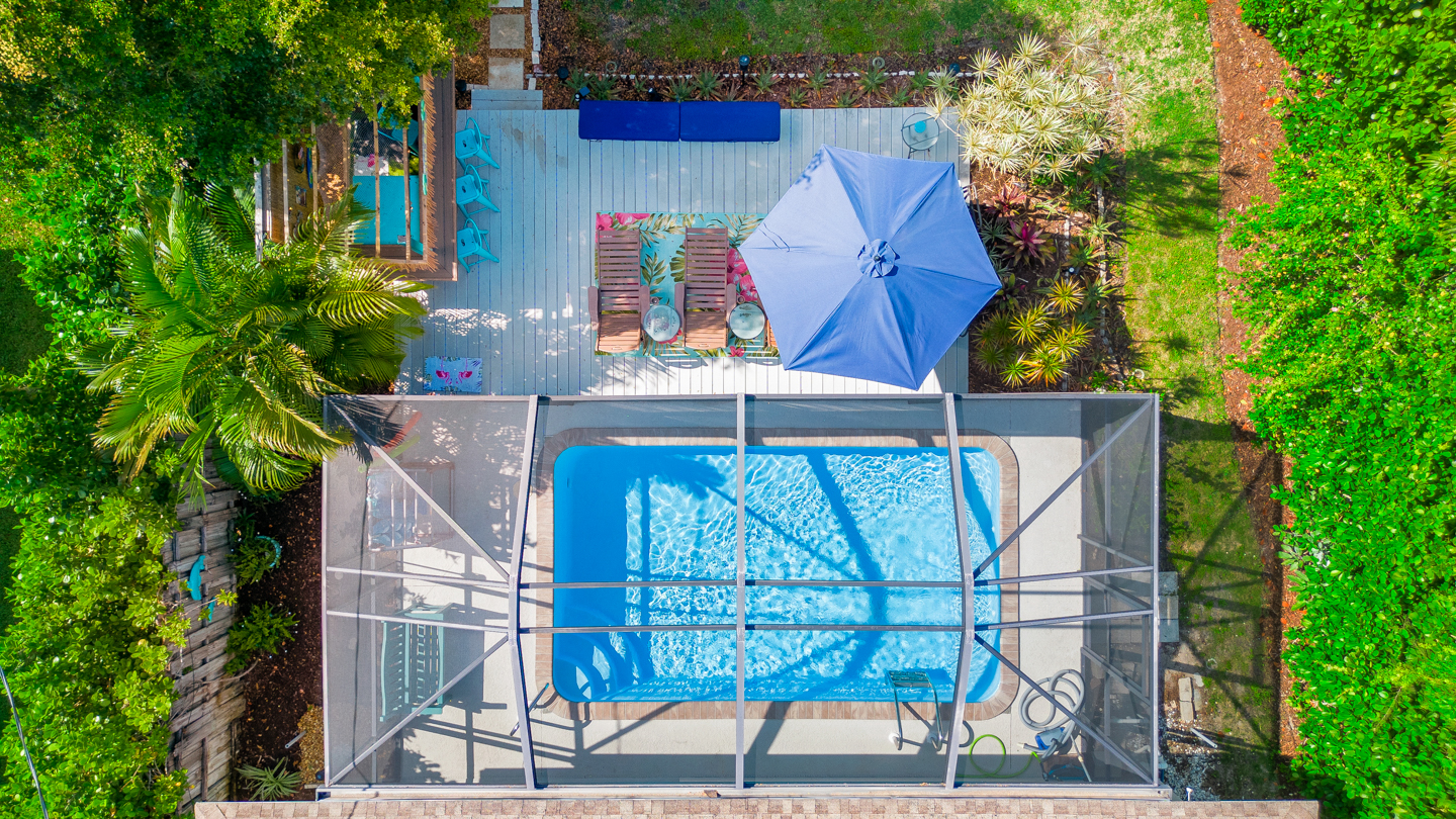 Naples Tiki Hideaway — Private Heated Pool, Tiki Bar, Near Vanderbilt Beach